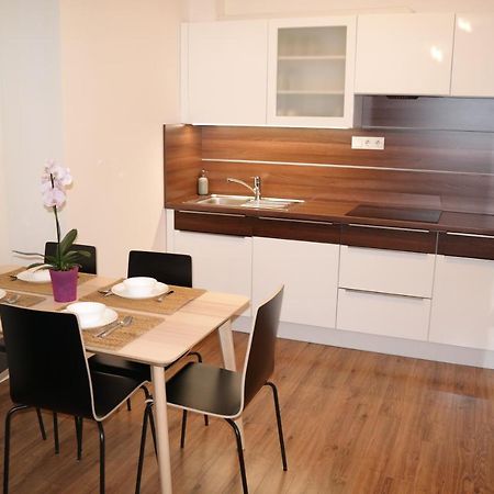 Riverside Apartman With Free Parking ジュール エクステリア 写真