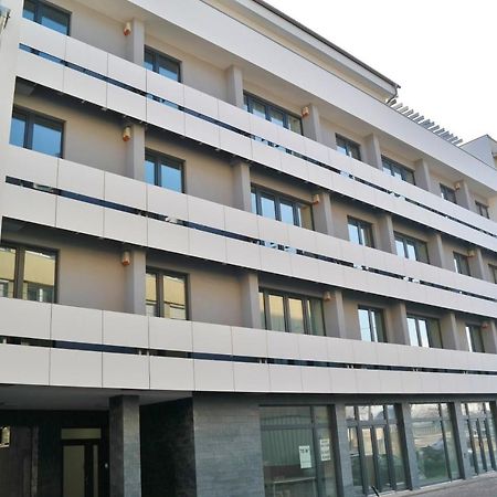 Riverside Apartman With Free Parking ジュール エクステリア 写真