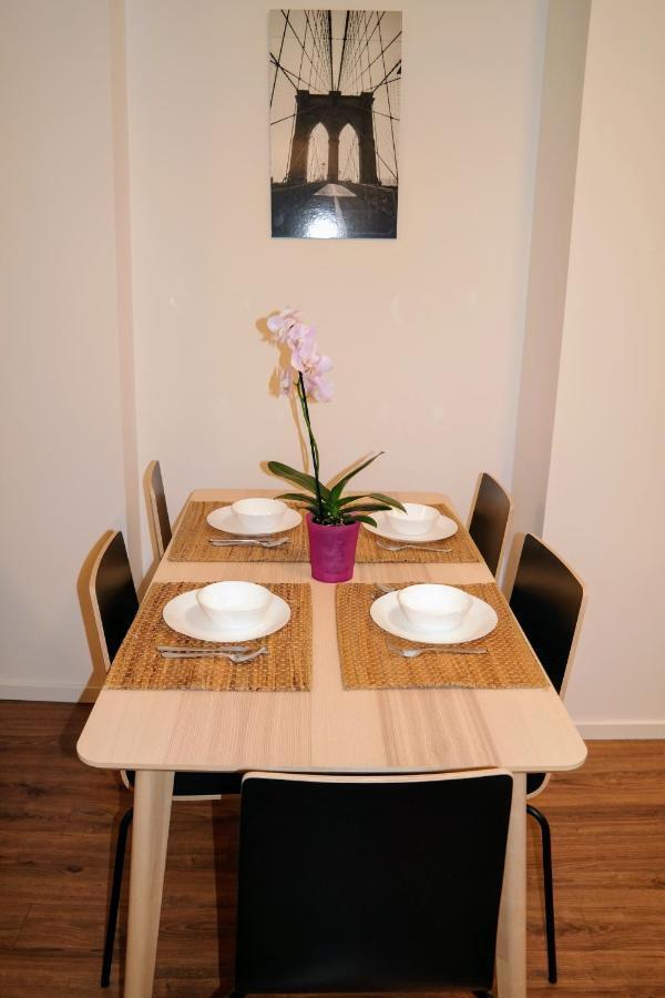 Riverside Apartman With Free Parking ジュール エクステリア 写真