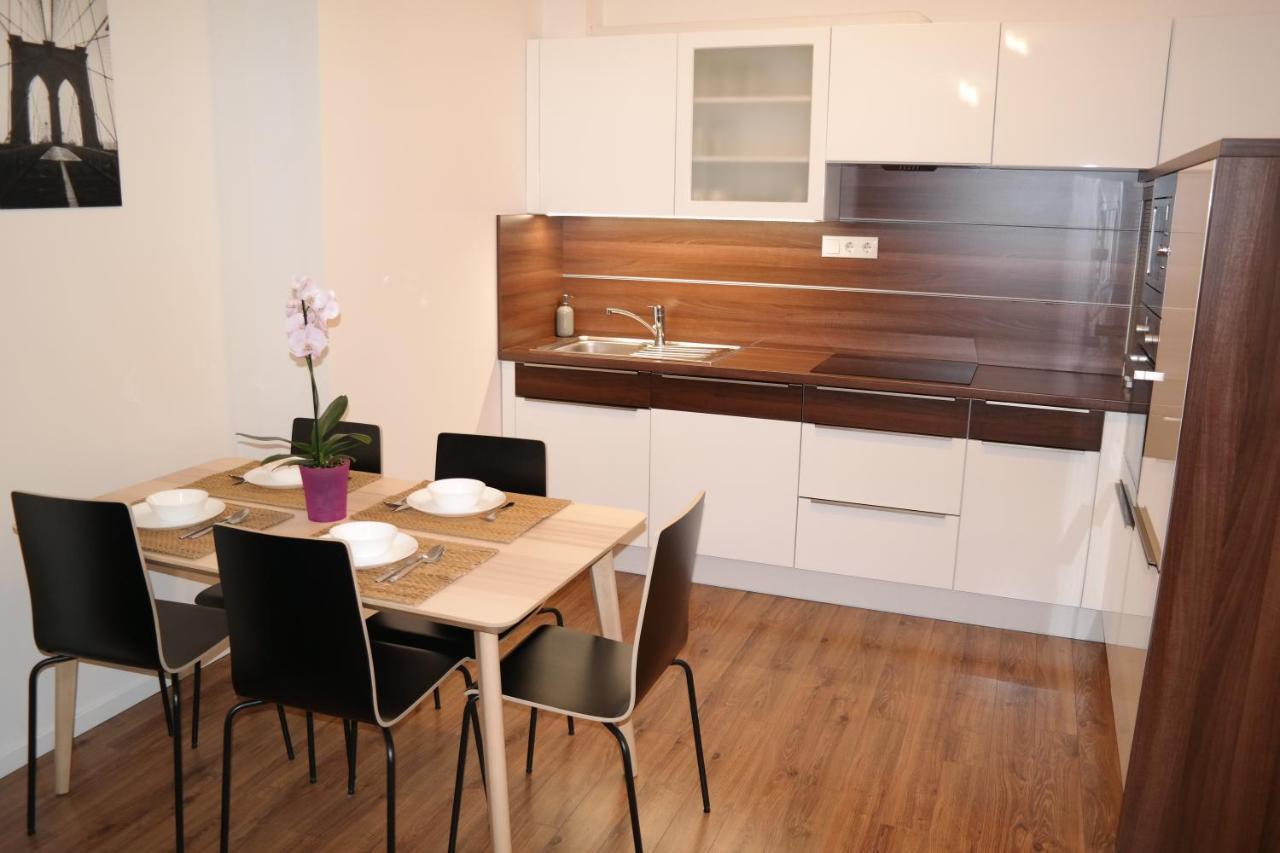 Riverside Apartman With Free Parking ジュール エクステリア 写真