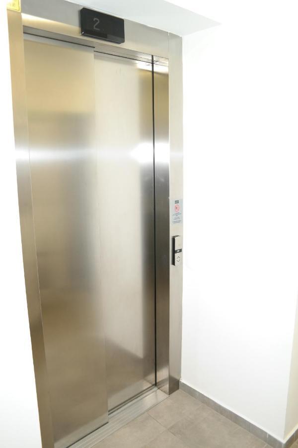Riverside Apartman With Free Parking ジュール エクステリア 写真