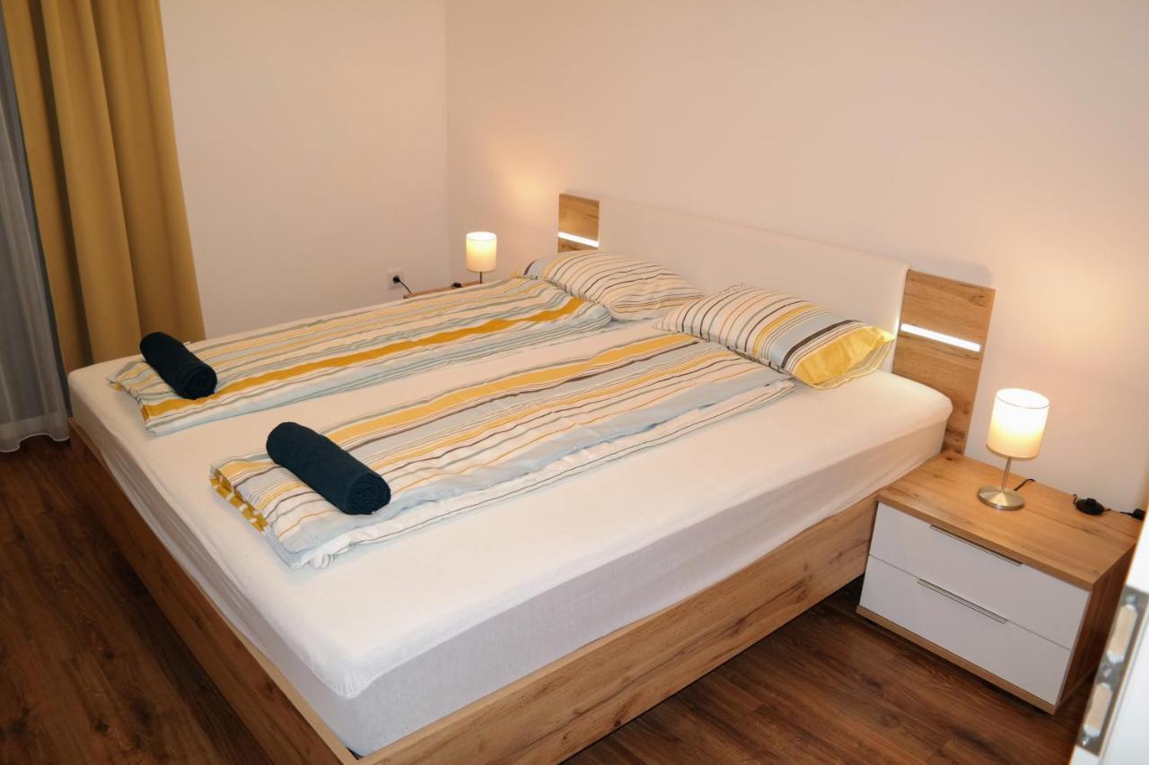 Riverside Apartman With Free Parking ジュール エクステリア 写真