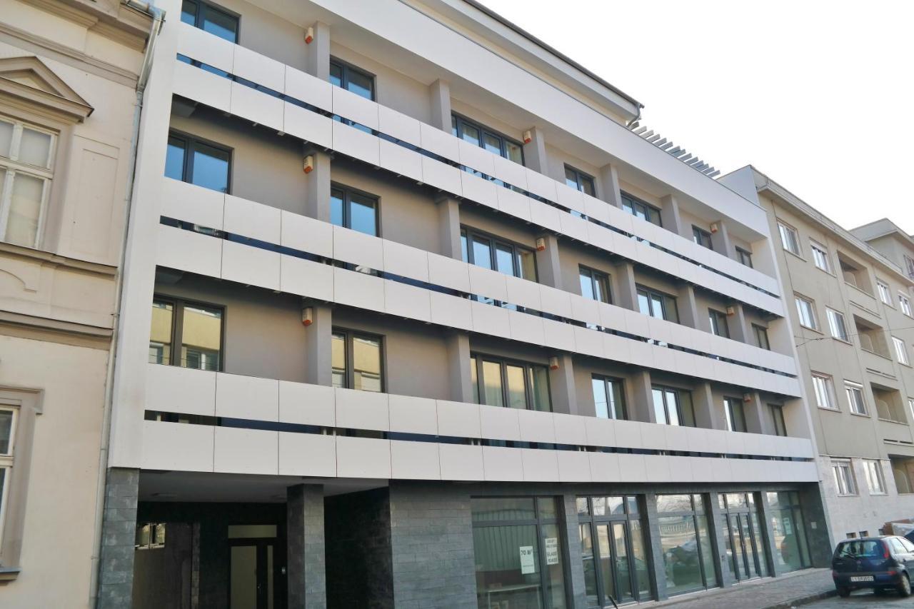 Riverside Apartman With Free Parking ジュール エクステリア 写真